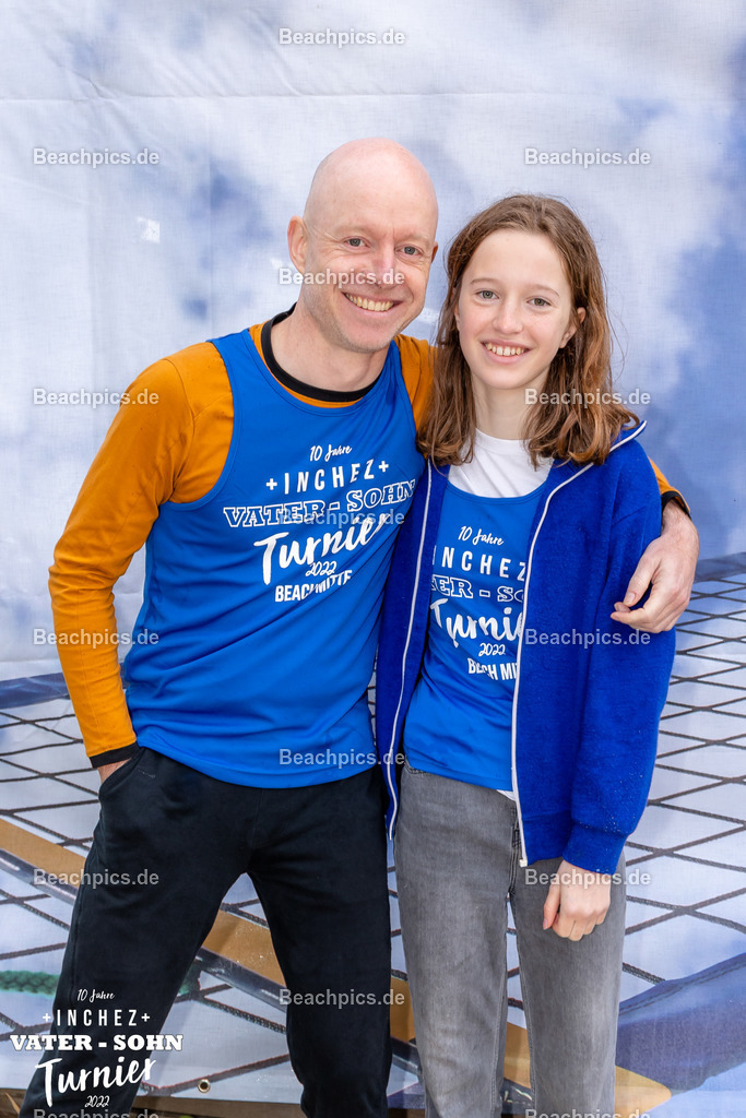 2022-00063145-Vater-Sohn-Turnier-Teamfotos-2 | 26.05.2022; Berlin Foto: Gerold Rebsch - www.beachpics.de