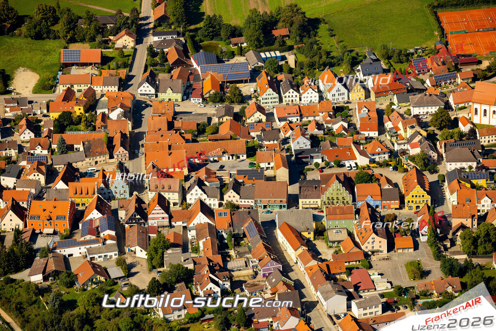 Das Luftbild zeigt :  Geiselhöring - Die Luftaufnahme wurde 2023 vom UL-Flugzeug aus erstellt ( keine Drohne ) - Hochauflösende Luftaufnahme - Für grossformatige Ausdrucke geeignet. Die Geschenkidee !Mit Lizenz und Bildrechte bestellbar