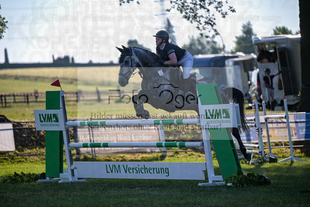 Reitturnier Voxtrup | Entdecke hochwertige Reitturnierfotos von Foto Oger. Professionell, emotional und authentisch – jetzt Lieblingsmomente im Shop bestellen.Deutschlandweite Turnierfotografie. - Realisiert mit Pictrs.com