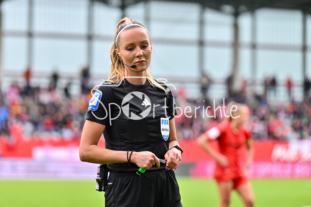 FC Bayern München Frauen - TSG 1899 Hoffenheim Frauen | im Bild Schiedsrichterin Fabienne MICHEL in Aktion / Freisteller / Einzelfoto / Frauen Bundesliga: FC Bayern München Frauen - 1. FC Köln Frauen, FC Bayern Campus am 05.10.2024