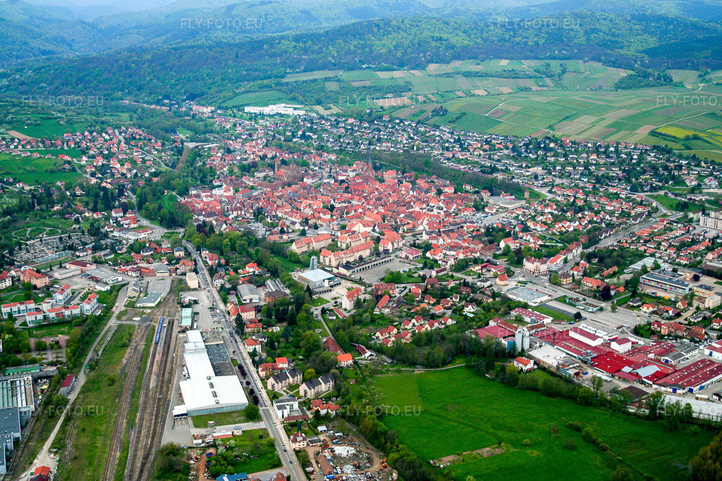 Vue aérienne: De l'ouest à Wissembourg dans le département Bas Rhin, France. Photo: IMG_1687.jpg prise le 01/05/2006 par Werner Riehm/FLY-FOTO.eu – Résolution de l'original: 3456 x 2304 px