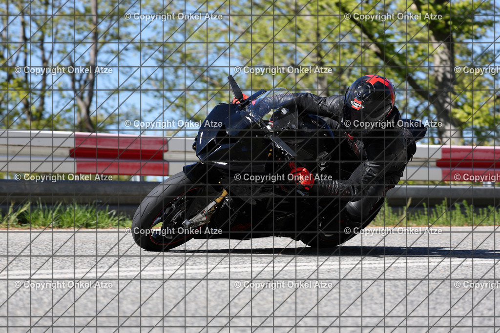 IMG_8311 | Fotograf am Kyffhäuser. Onkel Atze. Kyffhäuser Rennstrecke. Café36. Motorsportfotografie. - Realisiert mit Pictrs.com