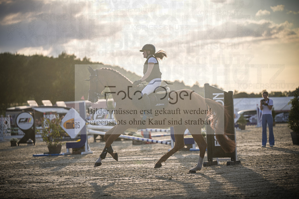 DOS_0590 | Entdecke hochwertige Reitturnierfotos von Foto Oger. Professionell, emotional und authentisch – jetzt Lieblingsmomente im Shop bestellen.Deutschlandweite Turnierfotografie. - Realisiert mit Pictrs.com