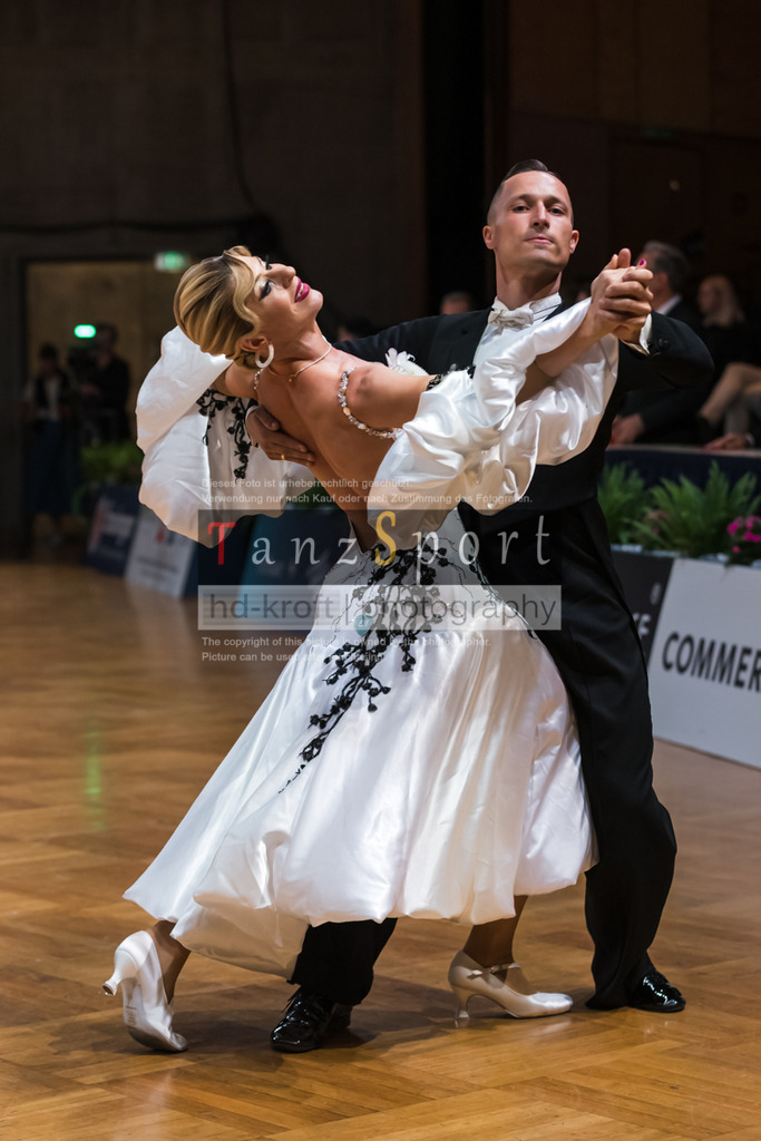 20250821_WDSF-SenI-Std-R3_4497 | Tanzsportbilder, Standardtanz, Lateintanz, WDSF, DTV, LTVB, dancecomp, goc, hessen tanzt, blaues band der spree, walzer, tango, wiener walzer, slowfox, quickstepp, samba, rumba, cha-cha-cha, paso doble. jive, hd-kroft photography, turniertanzsport