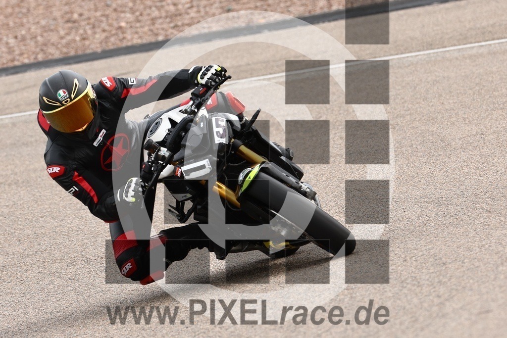 0015-20240527_00610 | Schöne Erinnerungen an spannende Momente - das festzuhalten ist unser Job. PIXELrace.de ist seit 2003 auf den Rennstrecken Europas unterwegs um die Action draußen beim Fahren und die wunderbare Stimmung imm Fahrerlager für euch einzufangen.