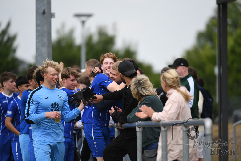 FC Rastede-JSG Esens/Dornum | B-Jugend Bezirksliga; FC Rastede (blau)-JSG Esens/Dornum (weiß) am 24.05.2025 in Rastede (Sportanlage Kötterswegs), Photo: Philip Eiben 2025 - Realisiert mit Pictrs.com