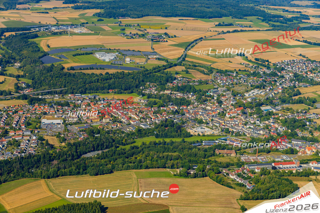 Luftaufnahme von Arzberg - Die Luftaufnahme wurde 2025 vom UL-Flugzeug heraus erstellt ( keine Drohne ) - Hochauflösende Luftaufnahme - für professionelle Ausdrucke geeignet. Die Geschenkidee !Mit Lizenz und Bildrechte bestellbar