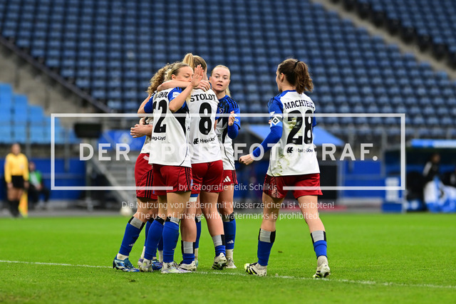 Fußball I Frauen I Saison 2025-2026 I Bundesliga I 10. Spieltag I Hamburger SV - 1. FC Nürnberg I 44763 | Jubel, Begeisterung, Enthusiasmus, Euphorie, Freude, Glücksgefühl, Heiterkeit bei: Hamburger SV Frauen - Realisiert mit Pictrs.com