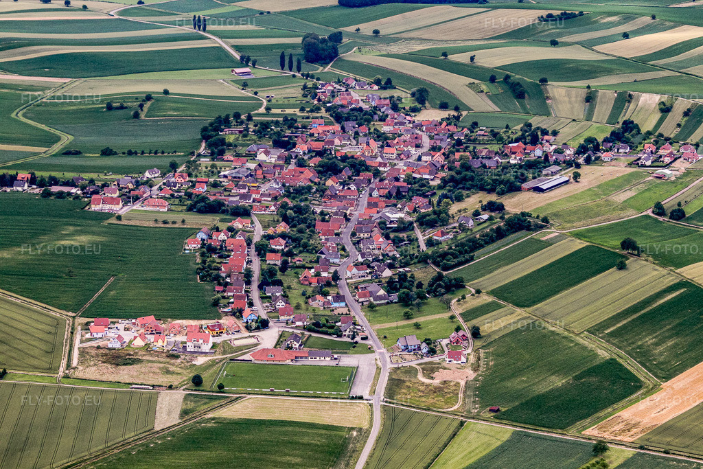 Vue aérienne: Vue de la ville depuis l'est à Oberlauterbach dans le département Bas Rhin, France – .Photo: IMG_19057.jpg prise le 20/06/2009 par Werner Riehm/FLY-FOTO.eu – Résolution de l'original: 4752 x 3168 px