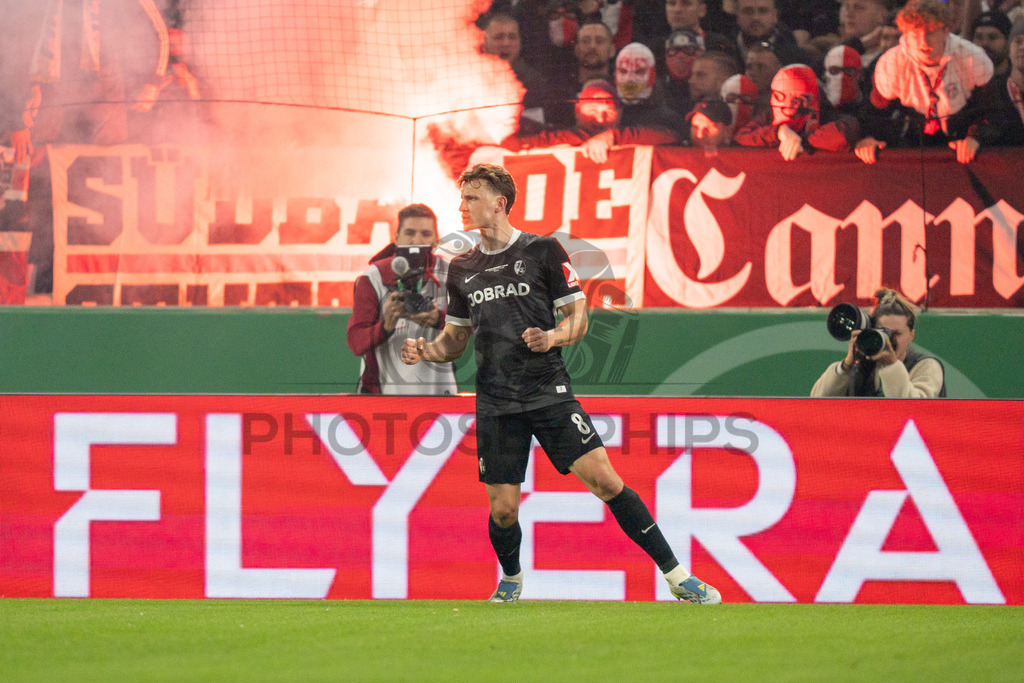 VfB Stuttgart vs. SC Freiburg, Fussball, DFB-Pokal, Halbfinale, 23.04.2026 | Maximilian Eggestein (SC Freiburg, #08) jubelt nach seinem Treffer zum 0:1,VfB Stuttgart vs. SC Freiburg, Fussball, DFB-Pokal, Halbfinale, 23.04.2026DFB regulations prohibit any use of photographs as image sequences and/or quasi-video