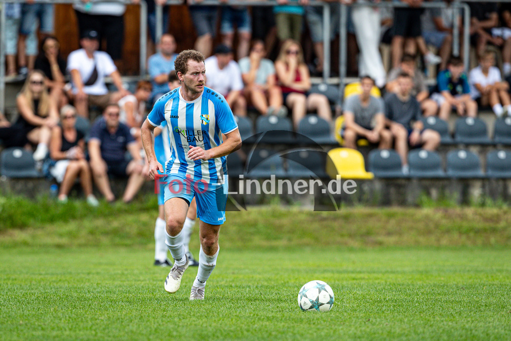 SG Hungerbach gegen TSV Brunnthal | Fußball Kreisliga Herren Oberbayern Zugspitze Gruppe 1, SG Hungerbach gegen TSV Brunnthal, 20240803,Lukas STROBL (SG Hungerbach 5) in Aktion,2024-08-03 in Huglfing (Sportpark Huglfing), Lukas STROBL (SG Hungerbach 5)Copyright: WolfgangxLindner www.foto-lindner.de