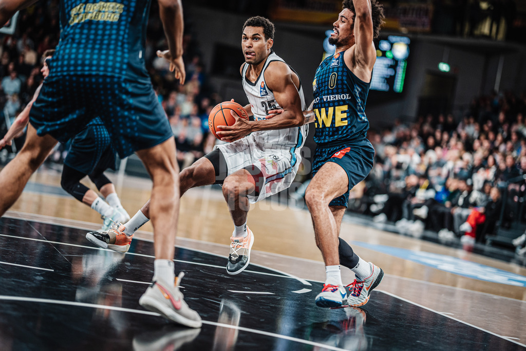 Basketball | Männer | Saison 2024/2025 | easyCredit Basketball Bundesliga | 4. Spieltag | Veolia Towers Hamburg vs. EWE Baskets Oldenburg | 06.10.2024 | Kennet Ogbe (#25, Veolia Towers Hamburg)