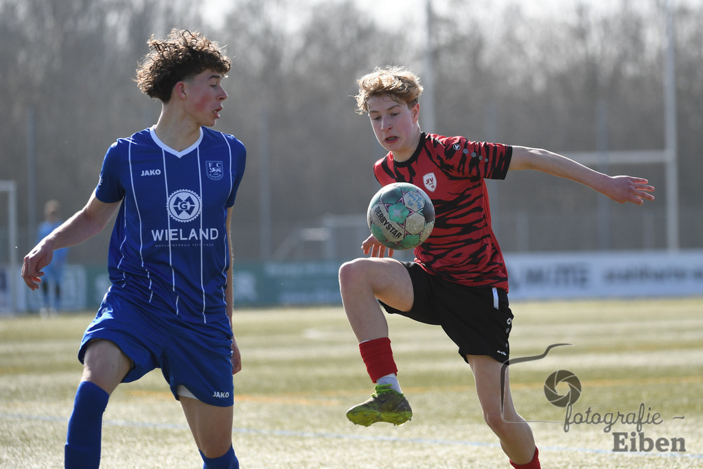 FC Rastede-JFV Leer | Bezirksliga B-Jugend; FC Rastede (blau)-JFV Leer (rot) am 08.03.2025; in Rastede (Sportanlage Köttersweg), Photo: Philip Eiben 2025 - Realisiert mit Pictrs.com