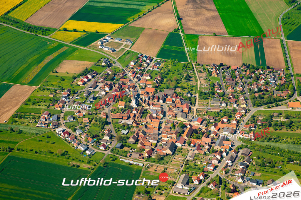 Das Luftbild zeigt : Dipbach Bergtheim - Die Luftaufnahme wurde 2024 vom UL-Flugzeug aus erstellt ( keine Drohne ) - Hochauflösende Luftaufnahme - Für grossformatige Ausdrucke geeignet. Die Geschenkidee !Mit Lizenz und Bildrechte bestellbar