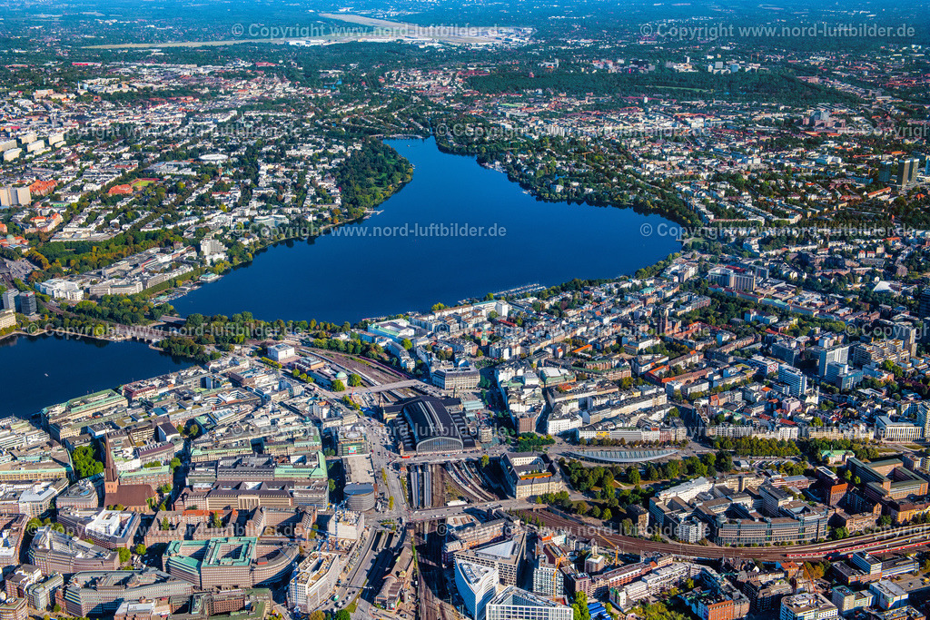 Hamburg_St_Georg_Alster_ELS_3895220922 | HAMBURG 22.09.2022 Stadtansicht vom Innenstadtbereich Ballindamm an der Alster an der Straße An der Alster in Hamburg. // City view from the inner city Ballindamm an der Alster on street An der Alster in Hamburg. Foto: Martin Elsen