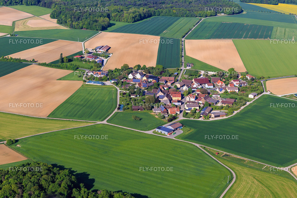Dorfansicht am Morgen aus Osten | Luftbild: Dorfansicht am Morgen aus Osten im Ortsteil Schonach in Creglingen im Bundesland Baden-Württemberg in Deutschland. Foto: IMG_146487.jpg vom 10.05.2025 durch ©2025 Werner Riehm fly-foto.de/copyright - Realisiert mit Pictrs.com