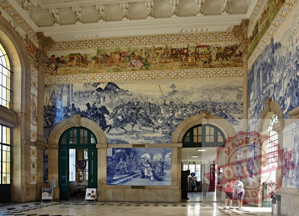 São Bento Railway Station azulejo murals depicting Portuguese history | Traditional azulejo tiles covering the interior walls of São Bento Railway Station in Porto - Realized with Pictrs.com