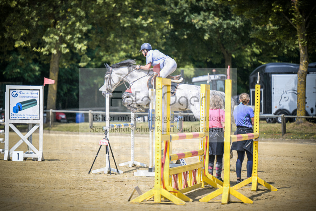 DOS_8558 | Entdecke hochwertige Reitturnierfotos von Foto Oger. Professionell, emotional und authentisch – jetzt Lieblingsmomente im Shop bestellen.Deutschlandweite Turnierfotografie. - Realisiert mit Pictrs.com