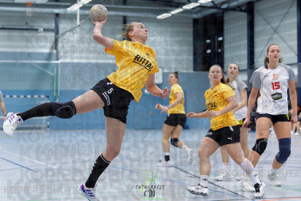 Frauen Oberliga Mitte (HHV); HSG Eibelshausen/Ewersbach - HSG Wettenberg II | Frauen Oberliga Mitte (HHV); HSG Eibelshausen/Ewersbach - HSG Wettenberg II am 13.12.2025 in Steinbrücken (Sporthalle am Hammerweiher)Photo © 2025 - Jörg Heinrich - Realisiert mit Pictrs.com