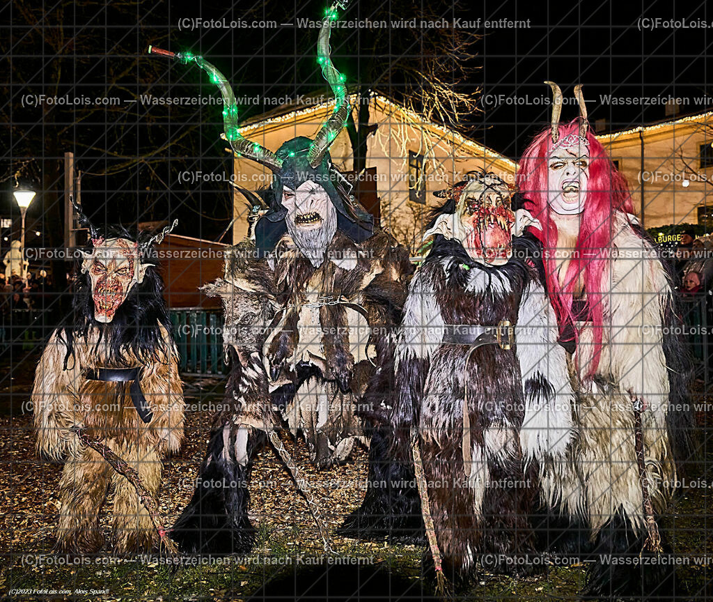 ALP5358_WIESELBURGER ADVENT_Perchtenlauf | (C)FotoLois.com, Alois Spandl, WIESELBURGER ADVENT, Perchtenlauf, So 10. Dez. 2023.