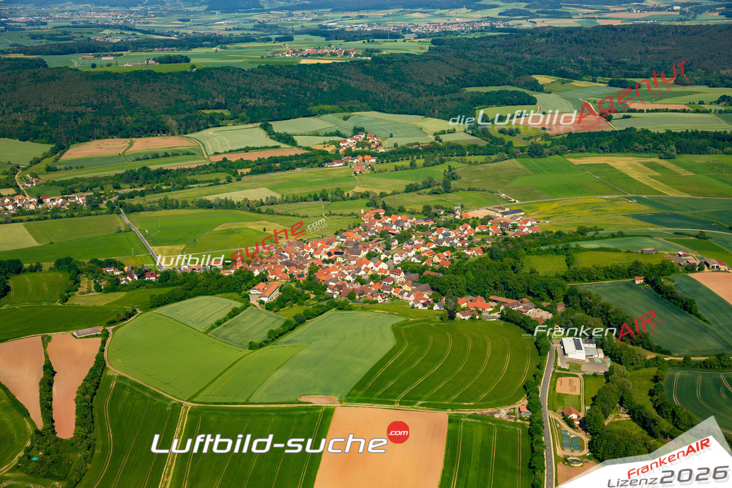 Das Luftbild zeigt Mürsbach Rattelsdorf - Die Luftaufnahme wurde 2023 vom UL-Flugzeug aus erstellt ( keine Drohne ) - Hochauflösende Luftaufnahme - Für grossformatige Ausdrucke geeignet. Die Geschenkidee !Mit Lizenz und Bildrechte bestellbar