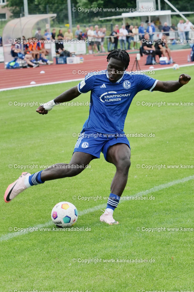Fußball : Testspiel : SuS 09 Dinslaken - Schalke 04 U 19 am 25.07.2024 | Foto : Jochen Emde / www.kameradabei.de - Realisiert mit Pictrs.com