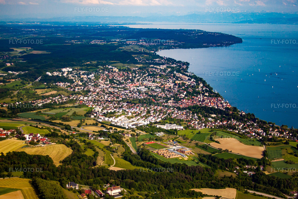 Luftbild: Stadt Überlingen am Ufer des Bodensee in Überlingen im Bundesland Baden-Württemberg in Deutschland. Foto: IMG_57482.jpg vom 08.06.2013 durch Werner Riehm/FLY-FOTO.de