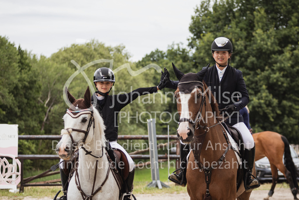 250712_BHO_ClearRoundTeam-407 | Deine schönsten Turniermomente als professionelle Fotos! Entdecke hochwertige Pferdesport-Fotografie im Online-Shop. Jetzt Fotos finden & bestellen!