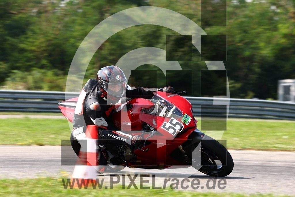 0055-20240831_02175 | Schöne Erinnerungen an spannende Momente - das festzuhalten ist unser Job. PIXELrace.de ist seit 2003 auf den Rennstrecken Europas unterwegs um die Action draußen beim Fahren und die wunderbare Stimmung imm Fahrerlager für euch einzufangen.