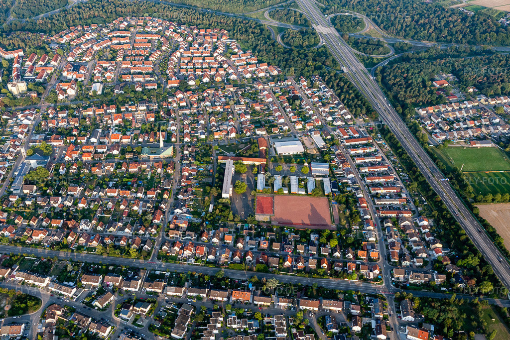 Luftbild: Siedlungsschule in Speyer im Bundesland Rheinland-Pfalz in Deutschland. Foto: IMG_116847.jpg vom 25.08.2019 durch Werner Riehm/FLY-FOTO.de