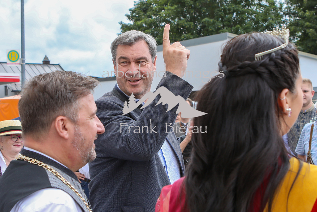 OE7A1398 | die Festeröffnung in Zwiesel mit prominentem Besuch, Ministerpräsident Markus Söder sowie Minister Hubert Aiwanger.