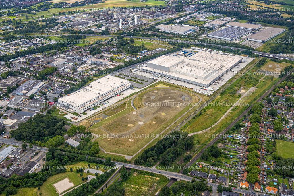 Oberhausen240701898 | Luftbild, Gewerbegebiet Schwarze Heide, Edeka Zentrallager Logistikzentrum, an der Autobahn A3, Baustelle und Picnic E-Food-Lager, Goldammerweg, hinten der Segro Logistics Park mit Logistikzentrum Geodis, Segro und Lekkerland, Waldteich, Oberhausen, Ruhrgebiet, Nordrhein-Westfalen, Deutschland