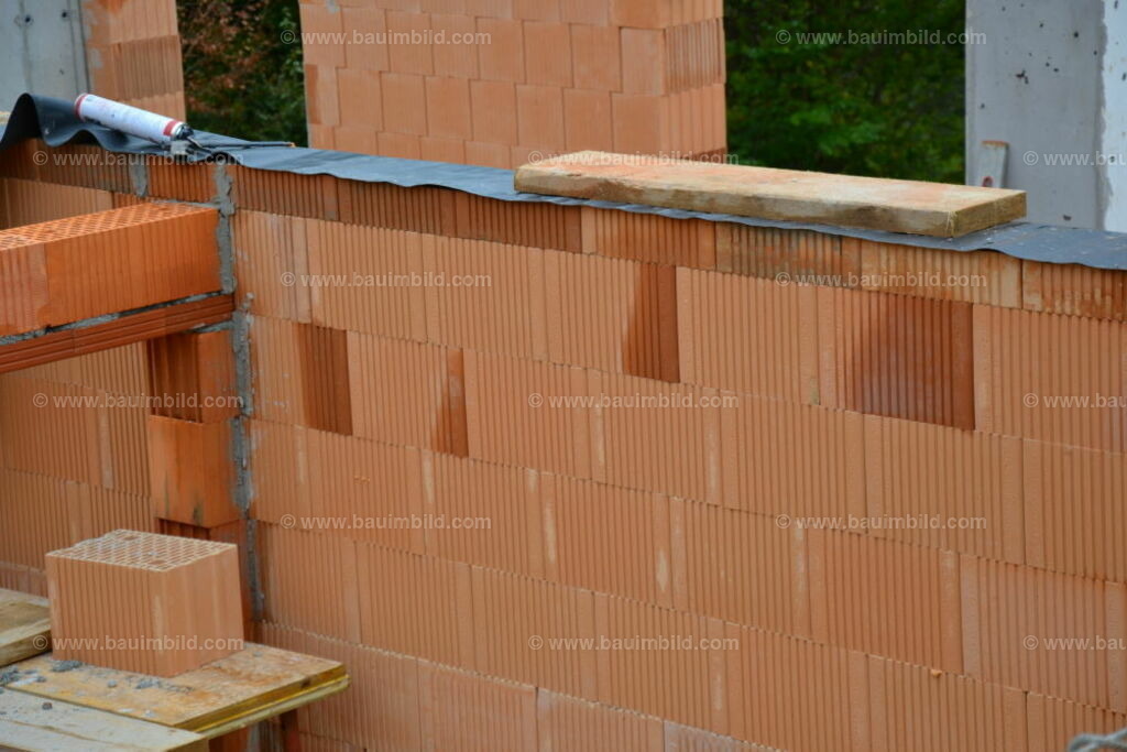 bib-lg07-mauerarbeiten-0045 | Nach LV-Leistungsgruppen sortierte Detailfotos über den Bau eines Hauses. Alle Hausbau-Bilder direkt vom Urheber und Autor der Website Haus-Selber-Bauen.com