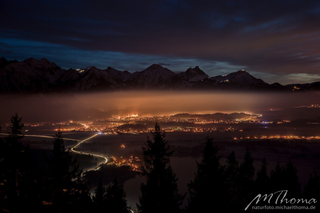 Nebelabend im Königswinkel | Dies ist der Online-Shop von naturfoto.michaelthoma.de. Ich bin leidenschaftlicher Naturfotograf und fotografiere von der Andromedagalaxie bis zum Zwergtaucher, von der Ameise bis zum Orionnebel alles was mit Natur zu tun hat. Hier kann eine Auswahl meine - Realisiert mit Pictrs.com