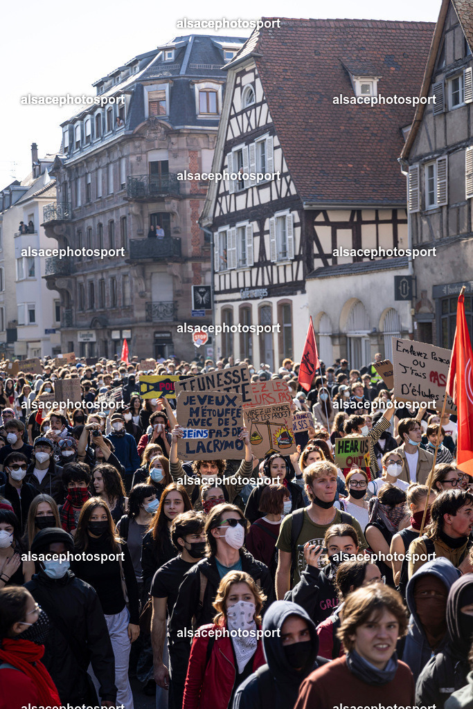 _B7A0003 | manifestation de lycéens à Strasbourg, le 6 octobre 2026, dans le cadre d’un mouvement national de protestation contre les conditions d’apprentissage. - Realisiert mit Pictrs.com