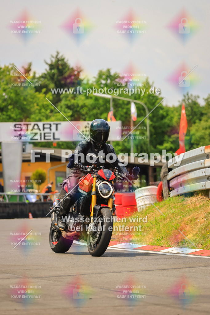 _DSK2627 | Hier findet Ihr Bilder von Touristenfahrten auf der Nürburgring Nordschleife oder von anderen Veranstaltungen die ich besucht habe. Viel Spass beim Durch Schauen 