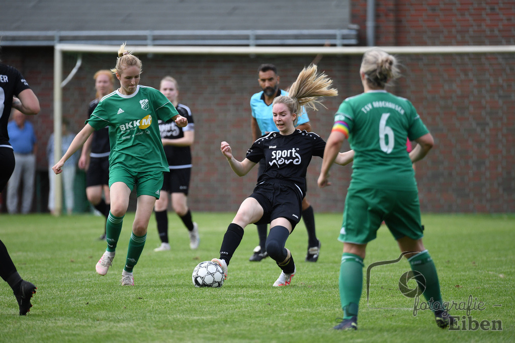 SG am Meer-TSV Abbehausen | Frauen Bezirksliga Nord; SG am Meer (schwarz)-TSV Abbehausen (grün) am 13.08.2023; in Gristede (), Photo: Philip Eiben 2023 - Realisiert mit Pictrs.com