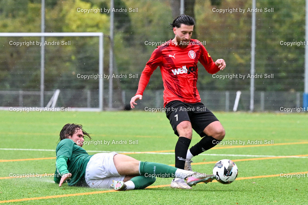 FC Kilia Kiel vs VfB Lübeck II - U21 | Berat Ayyildiz (Kilia #7) vs Jordan Marquardt (Lübeck #7) / Fußball-Oberliga Männer 2026/2027 / FC Kilia Kiel vs VfB Lübeck II - U21 / Kilia Sportplatz / Kiel / 10.10.26 - Realisiert mit Pictrs.com