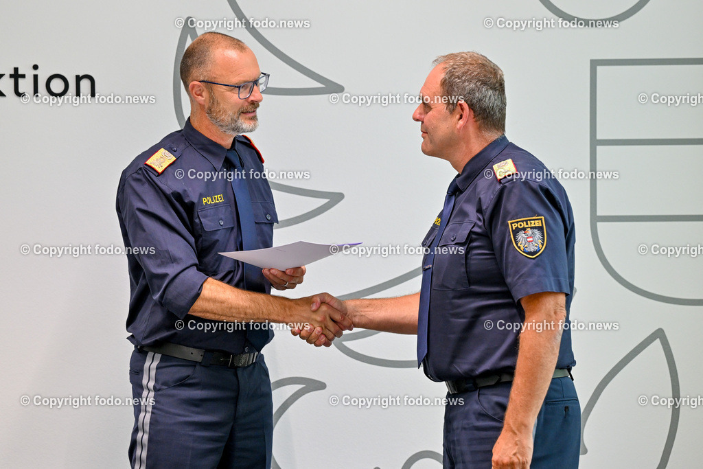 Polizei_ neuer Stadtpolizeikommandant Linz_ 27.06.2024-23 | 27.06.2024, Landespolizeidirektion Oberoesterreich, AUT, Vorstellung des neuen Stadtpolizeikommandanten von Linz, im Bild Andreas Pilsl (Landespolizeidirektor Ooe), Klaus Huebner (Brigadier, Stadtpolizeikommandant Linz)
