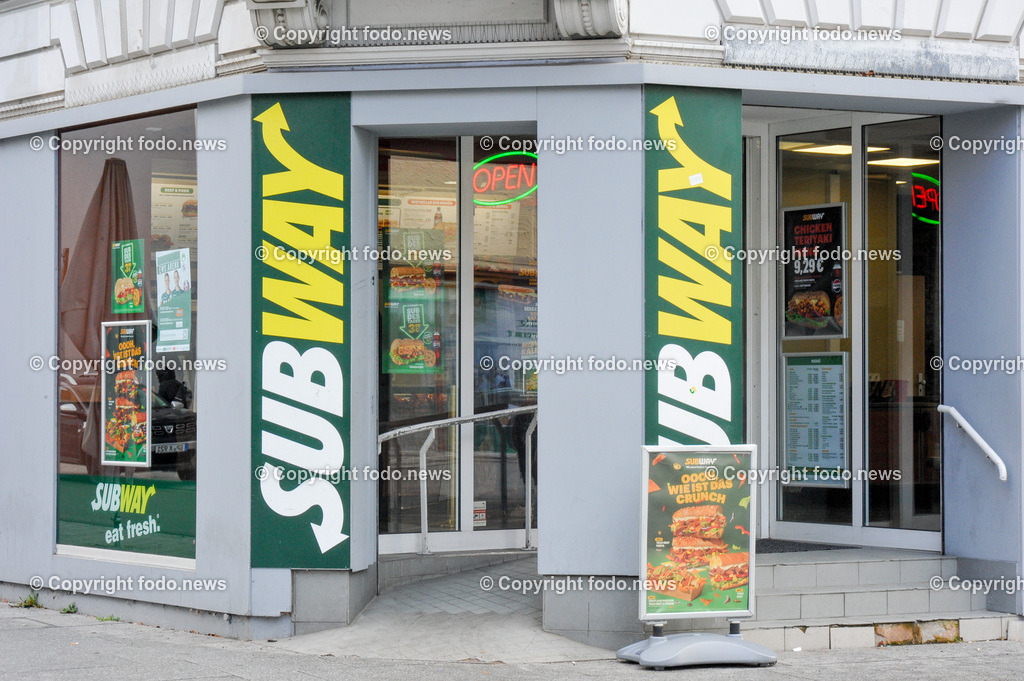 Deutschland_ Baden-Wuerttemberg_ Goeppingen_ 17.01.2025-29 | 17.01.2025, Deutschland, GER, Baden-Wuerttemberg, Goeppingen, im Bild Themenbild, Stadtansichten, Subway, Fastfood, Restaurant, Kiosk, Speisen, Eingang, Ausgang, Schild, Logo, Werbung, Reklame