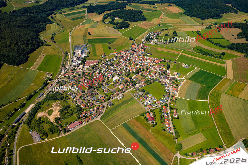 Das Luftbild zeigt : Kohlstetten Engstingen - Die Luftaufnahme wurde 2024 vom UL-Flugzeug aus erstellt ( keine Drohne ) - Hochauflösende Luftaufnahme - Für grossformatige Ausdrucke geeignet. Die Geschenkidee !Mit Lizenz und Bildrechte bestellbar