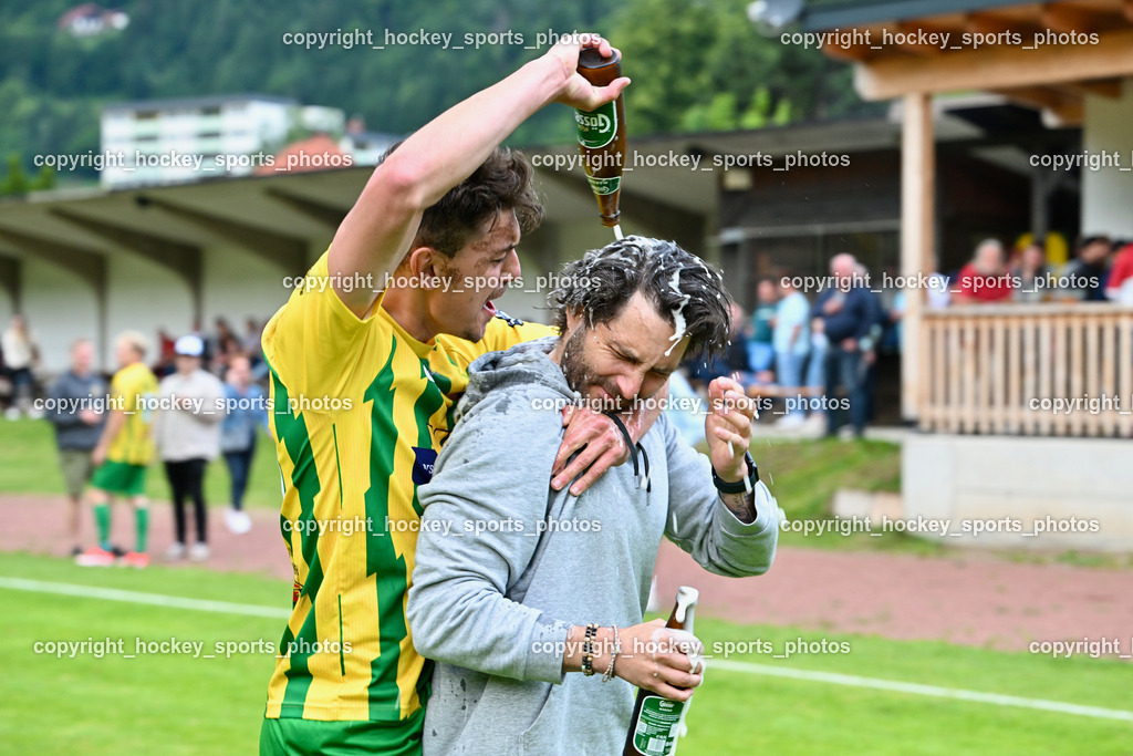 WSG Radenthein vs. St. Michael ob Bleiburg | #20 Mario Patrick Tarmann WSG Radenthein, Headcoach WSG Radenthein Manuel Lips, Bierdusche, Jubel WSG Radenthein, Relegations Feier, WSG Radenthein vs. St. Michael ob Bleiburg, WSG Radenthein vs. St. Michael ob Bleiburg  am 15.06.2024 in Radenthein (Sportplatz Radenthein), Austria, (Photo by Bernd Stefan)