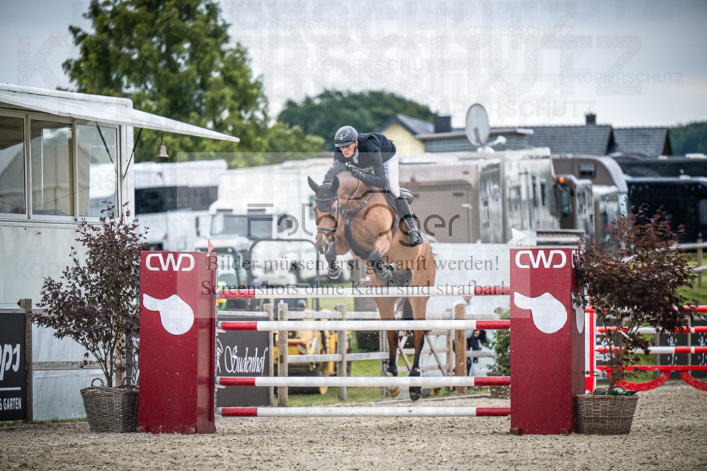 DOS_9169 | Entdecke hochwertige Reitturnierfotos von Foto Oger. Professionell, emotional und authentisch – jetzt Lieblingsmomente im Shop bestellen.Deutschlandweite Turnierfotografie. - Realisiert mit Pictrs.com