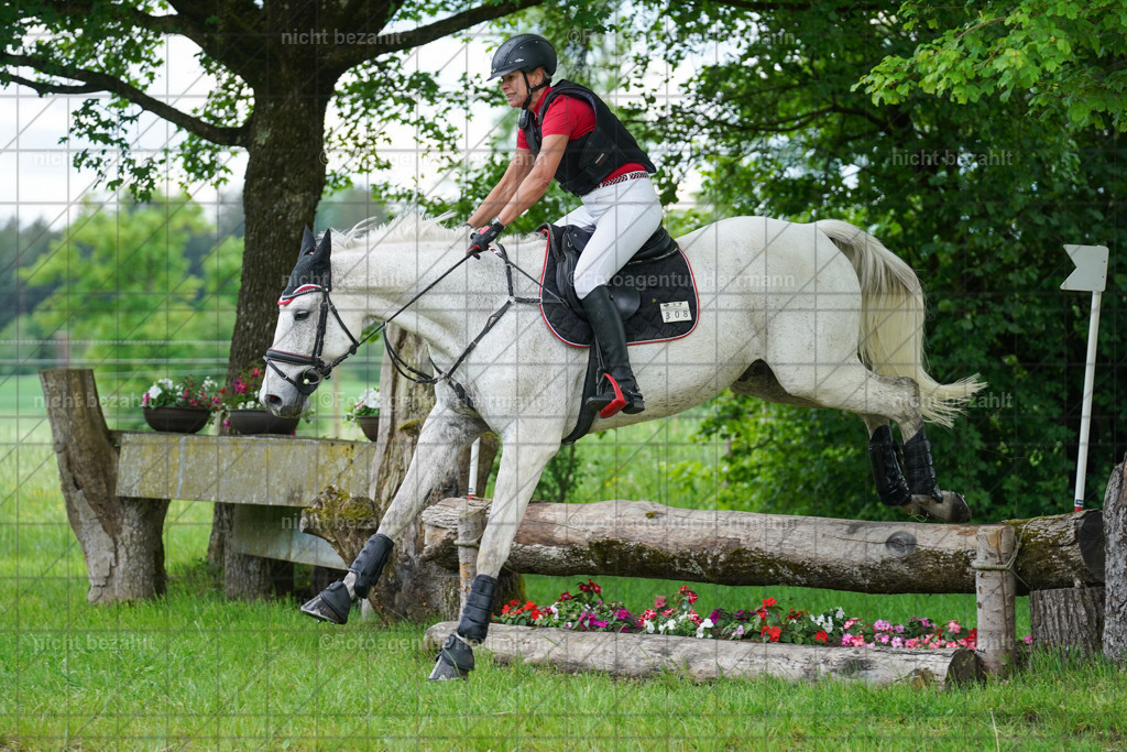 20240518-FAH03899 | Turnierbilder von Niederseon, Turnierfotografen Bayern, Fotoagentur Herrmann, Geländebilder, Reitsportfotografie