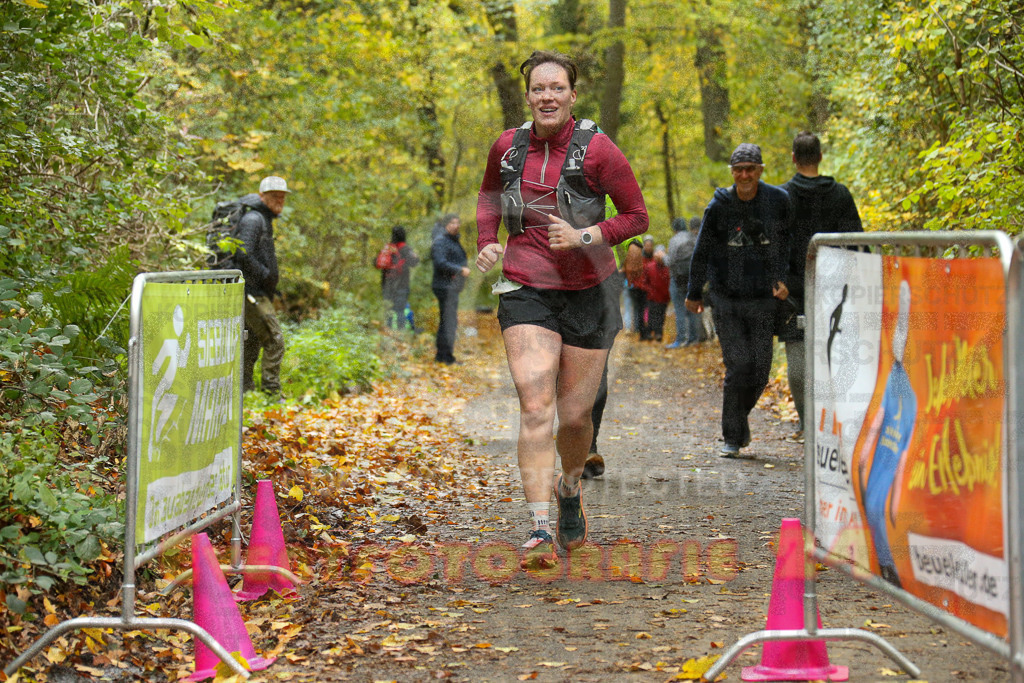 251026_1325_EX1_3428 | Sportfotografie im Rhein-Sieg Kreis, Köln, Bonn, NRW, Rheinland Pfalz, Hessen, etc. Unser Tätigkeitsfeld umfasst den Laufsport vom Volkslauf über den Marathon, Duathlon, Triathon bis zum Ultralauf wie Kölnpfad Ultra oder Schindertrail.