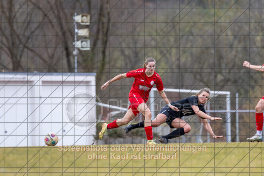 20250223_142207_0617 | #,1.FC Donzdorf (rot) vs. TSV Tettnang (schwarz), Fussball, Frauen-WFV-Pokal Achtelfinale, Saison 2024/2025, Rasenplatz Lautertal Stadion, Süßener Straße 16, 73072 Donzdorf, 23.02.2025 - 13:00 Uhr,Foto: PhotoPeet-Sportfotografie/Peter Harich