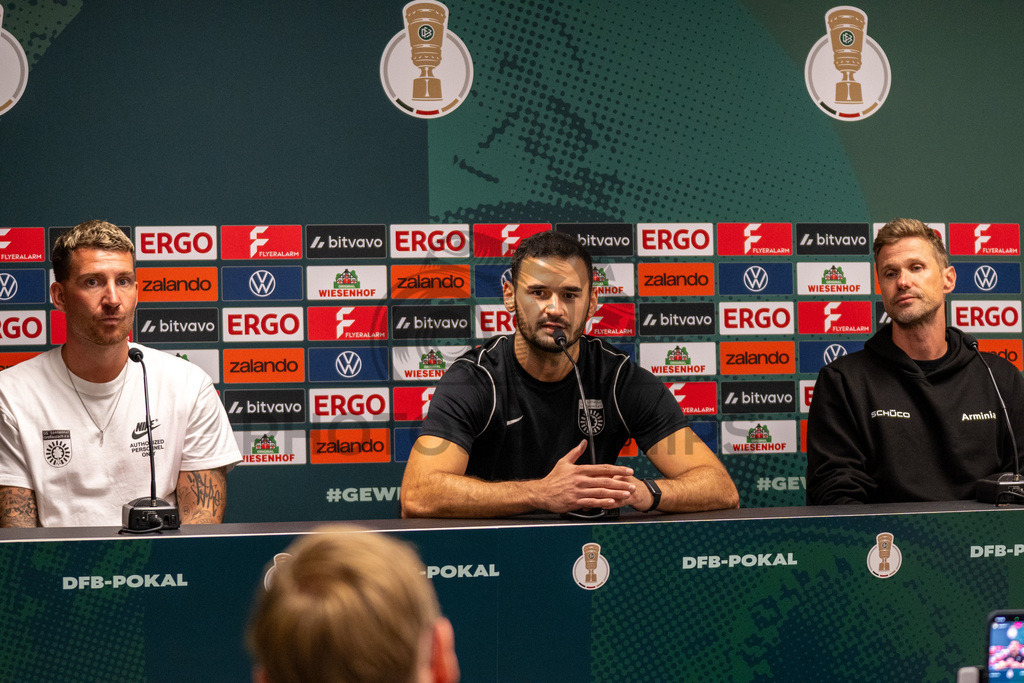 SG Sonnenhof Großaspach vs. Arminia Bielefeld, Fussball, DFB-Pokal, 1. Runde, 22.08.2026 | Lucca Volkmer (Pressesprecher SG Sonnenhof Großaspach),SG Sonnenhof Großaspach vs. Arminia Bielefeld, Fussball, DFB-Pokal, 1. Runde, 22.08.2026,DFB regulations prohibit any use of photographs as image sequences and/or quasi-video