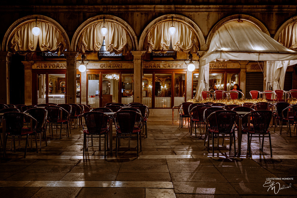 20220309-223431 ITALIEN-Venedig_035-1 Kopie | Herzlich willkommen auf meiner Seite! Ich bin Elke Wallnisch, Deine Fotografin für lichtstarke Momente. Der Name steht für alles, was mich mit der Fotografie verbindet: Das Licht und seine machtvolle Wirkung auf eine Situation oder unsere Stimmung - Realisiert mit Pictrs.com