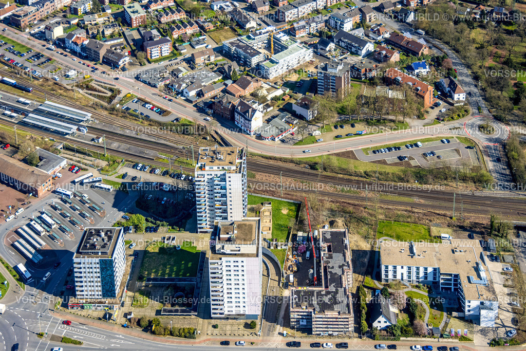Wesel240310519 | Luftbild, Hochhäuser am Hbf Hauptbahnhof, Ausbau der Betuweroute und Betuwe-Linie Eisenbahnstrecke, Wesel, Nordrhein-Westfalen, Deutschland