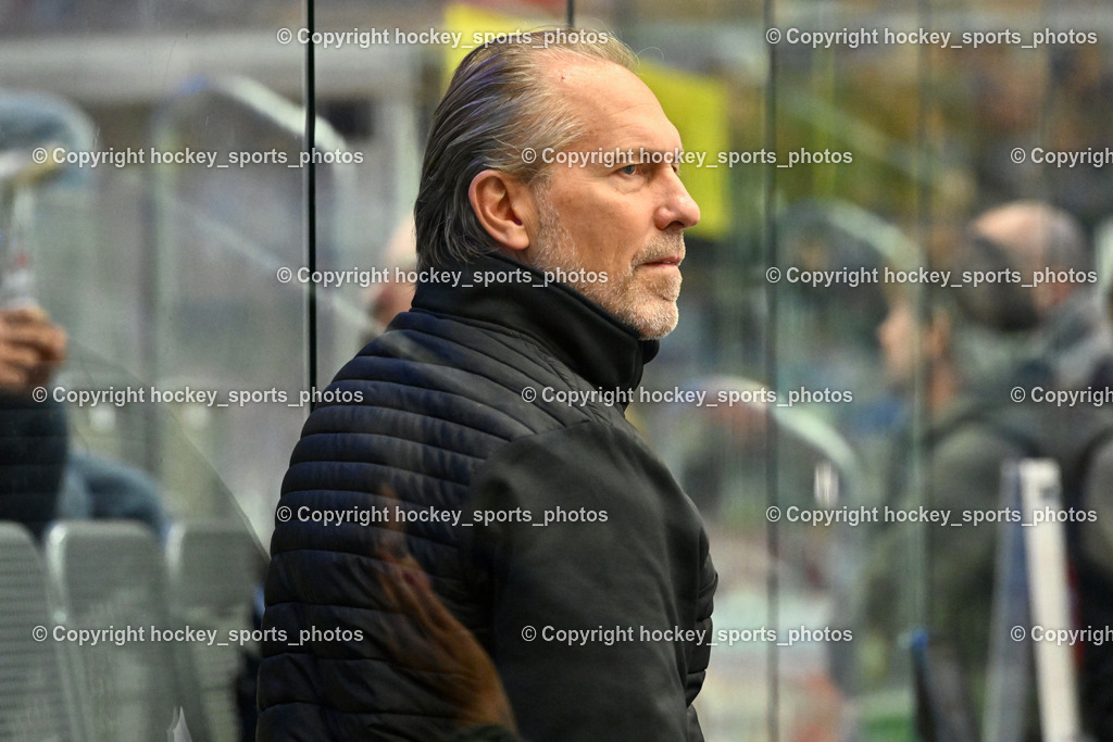 EC IDM Wärmepumpen VSV vs. Pioneers Vorarlberg | Tray Tuomie Headcoach EC VSV, EC IDM Wärmepumpen VSV vs. Pioneers Vorarlberg, EC IDM WÄRMEPUMPEN VSV vs. Pioneers Vorarlberg am 03.10.2025 in Villach (Stadthalle Villach), Austria, (Photo by Bernd Stefan)